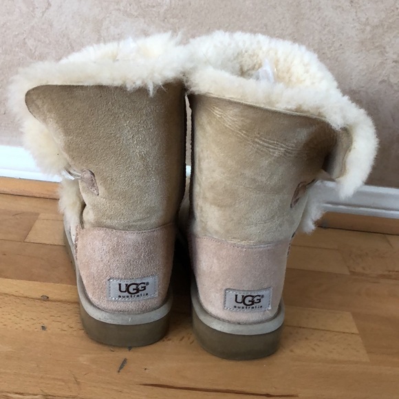 UGG BAILEY Button Boots Sz US7/EU 38 - Picture 2 of 9